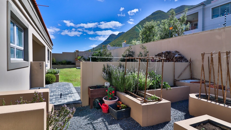 3 Bedroom Property for Sale in Berghof Western Cape